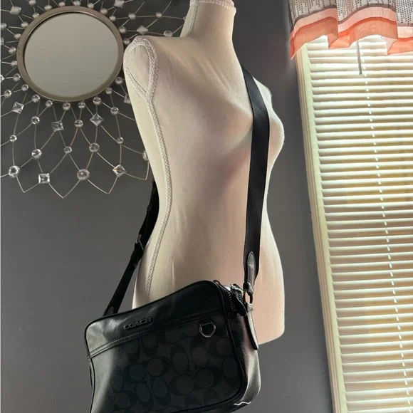 Coach Graham Crossbody Bag - Picture 3 of 3